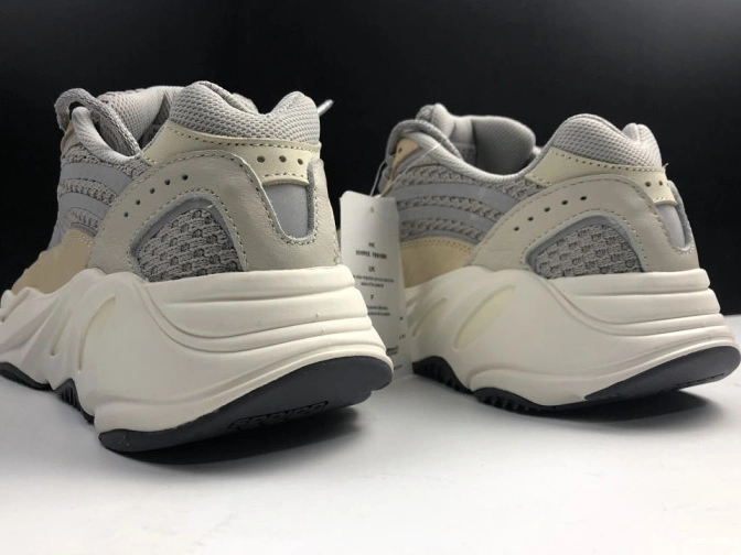 Yeezy Cream 700 Adidas GY7924 V2 Cream Boost 1012